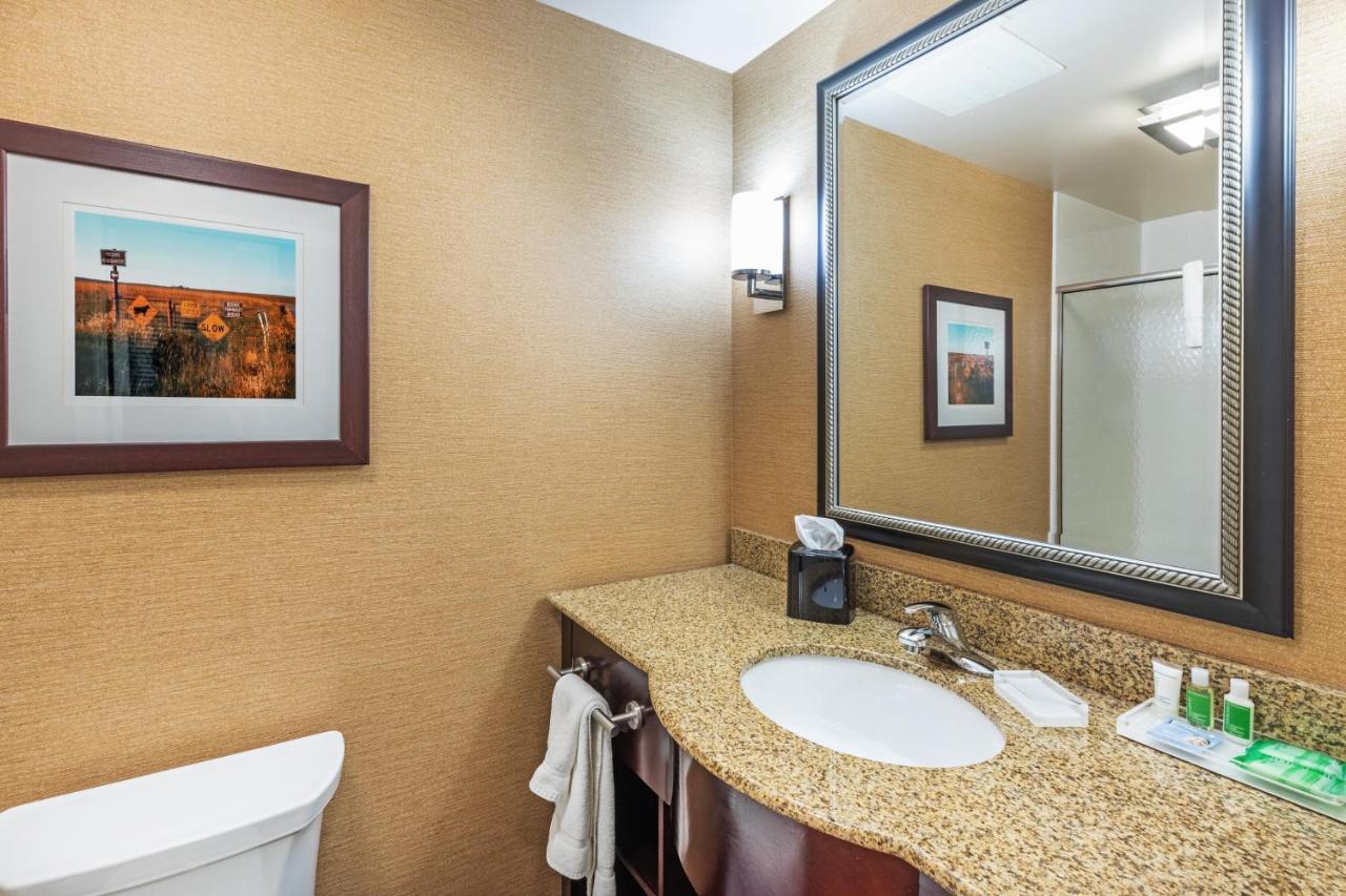 Holiday Inn Ardmore By Ihg Екстериор снимка
