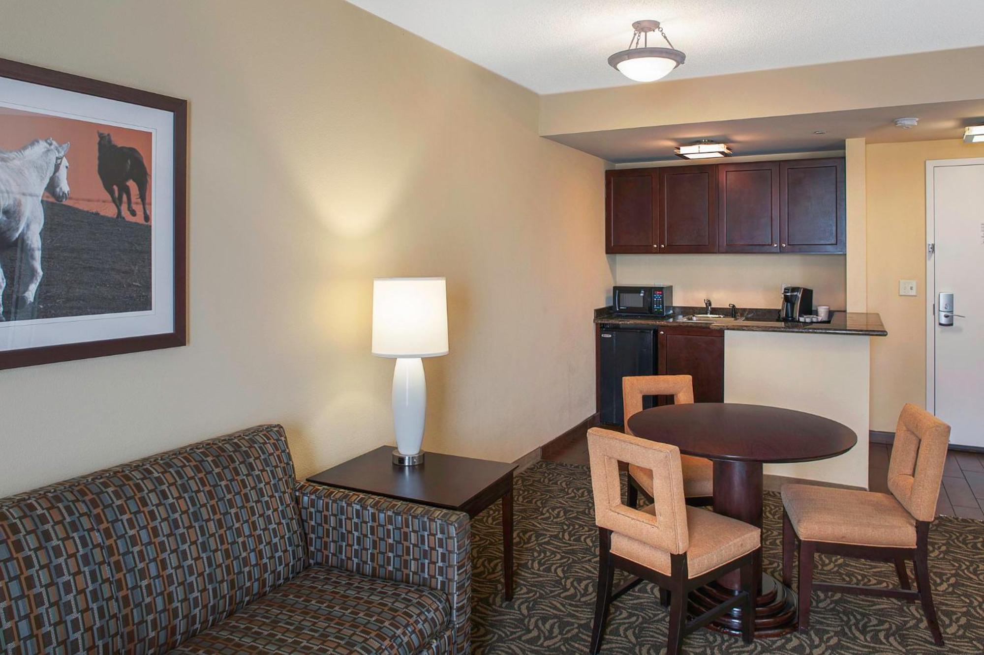Holiday Inn Ardmore By Ihg Екстериор снимка
