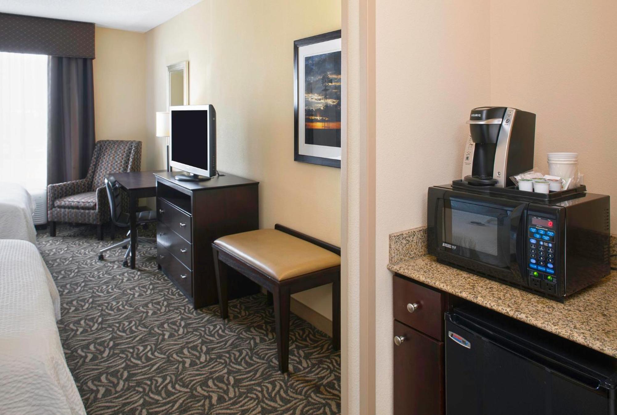 Holiday Inn Ardmore By Ihg Екстериор снимка